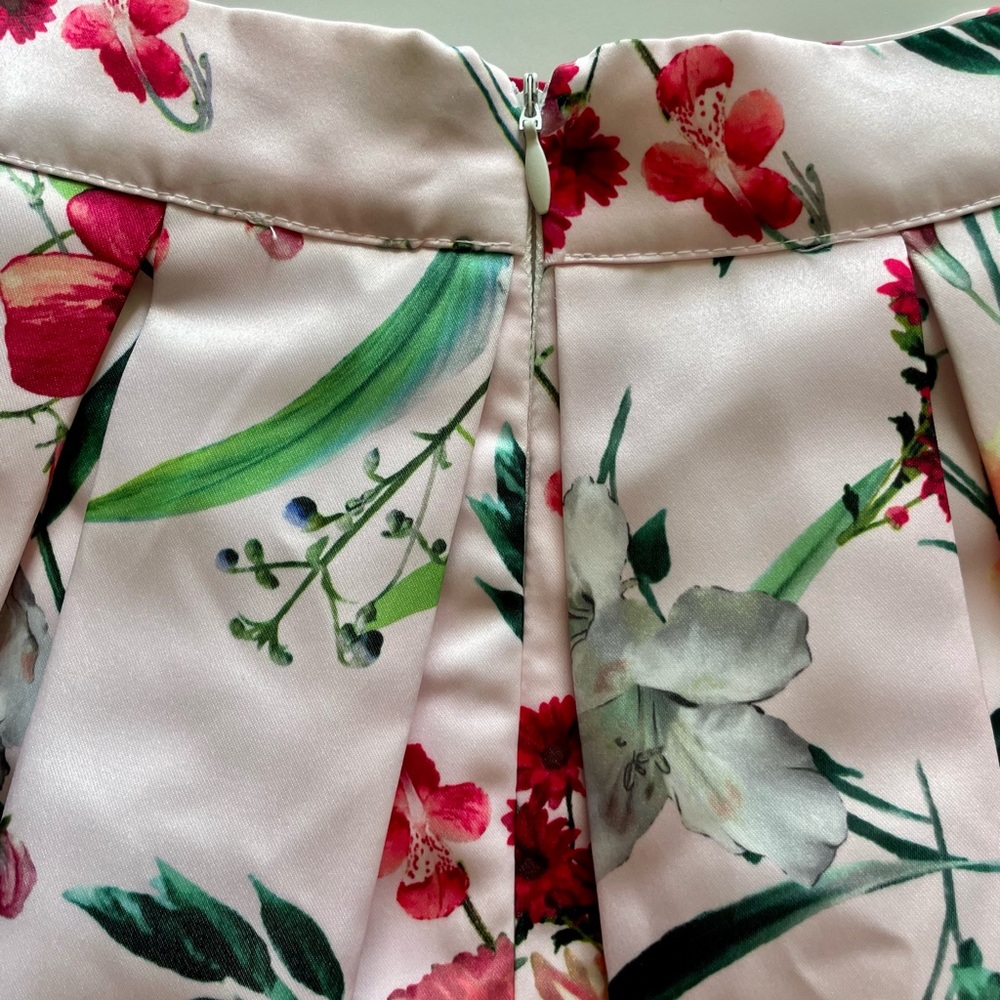 Forever 21 Pink Floral A-Line Skirt - Picture 2 of 4